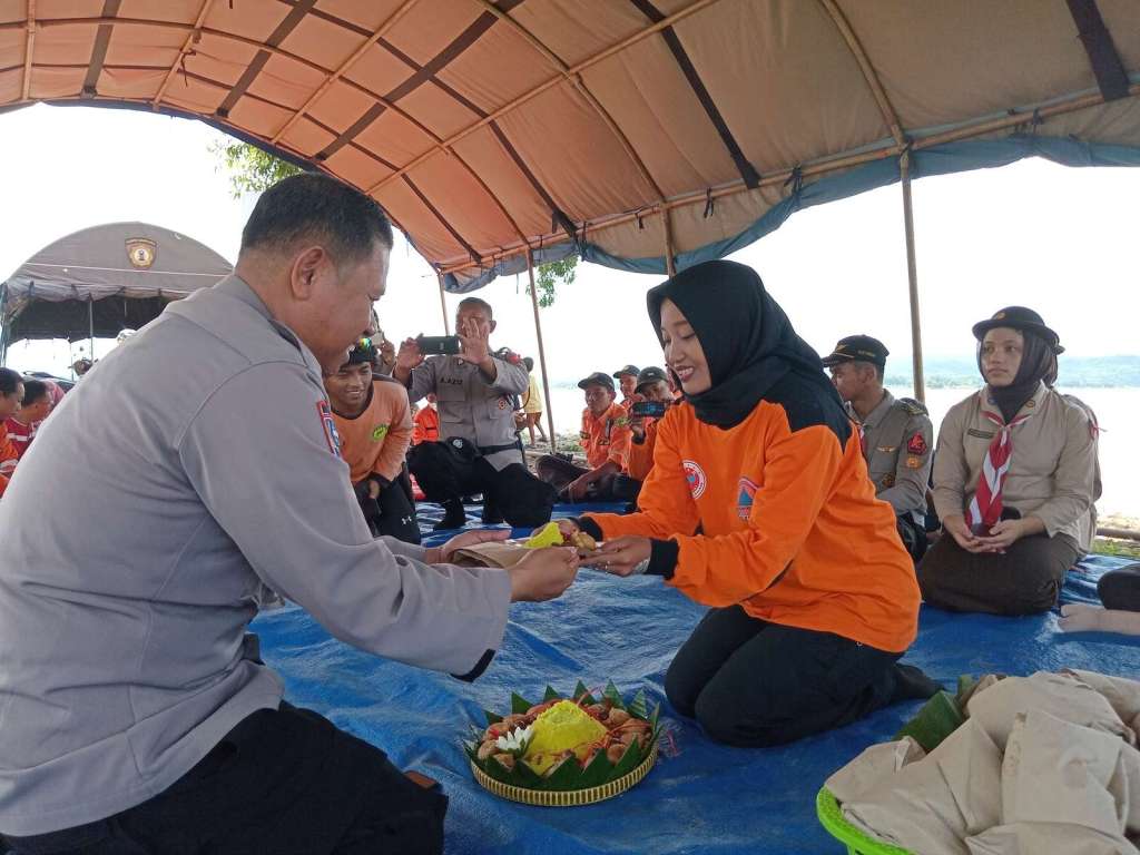 Di Sela Kesibukan, Anggota SAR Dan Relawan Kemanusiaan Gelar Halal Bihalal Di Waduk Gajah&nbsp;Mungkur