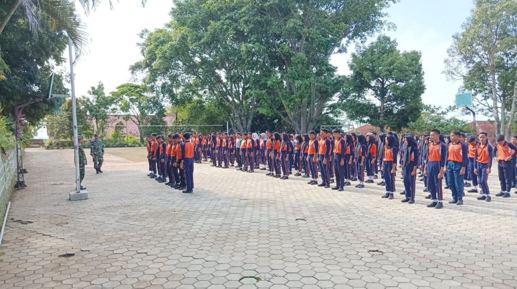 Cegah Kenakalan Remaja, TNI Di Bulukerto Beri Pembekalan Kepada Ratusan Siswa SMPN 2&nbsp;Bulukerto