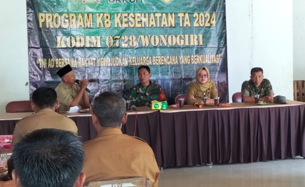 Tingkatkan Kesejahteraan Masyarakat, TNI Dan PLKB Gelar Penyuluhan&nbsp;KB