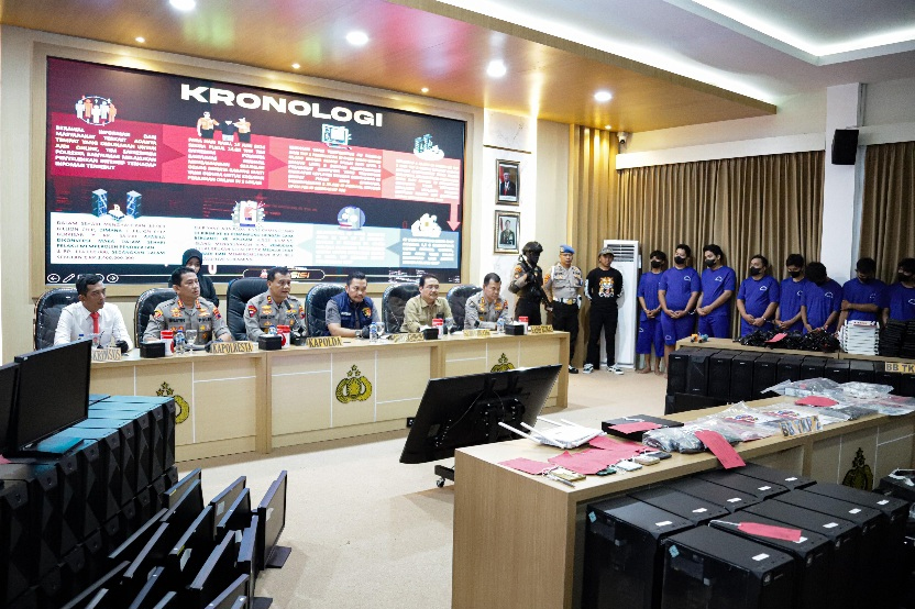 Di Banyumas, 11 Tersangka Judi Online Ditahan Seorang&nbsp;Buron