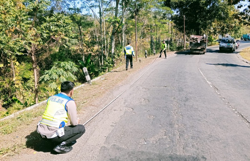 Jangan Nggandul, Berkaca Dari Kejadian Siswi Ini Tewas Terjatuh Saat Naik&nbsp;Minibus