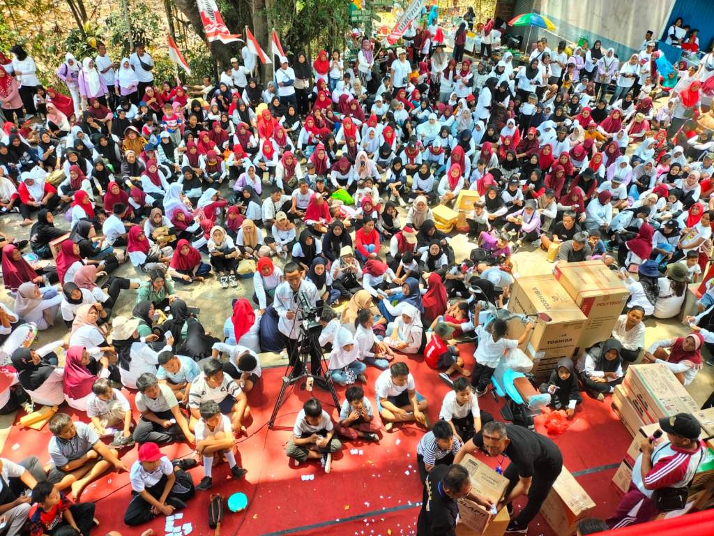 Ribuan Warga Mojopuro Jalan Santai, Berburu Doorprice Sepeda&nbsp;Listrik