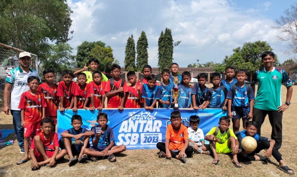 Fun Game Kemerdekaan Kelahiran 2013, Tim Biru New Persik Selogiri Boyong Piala Juara&nbsp;II