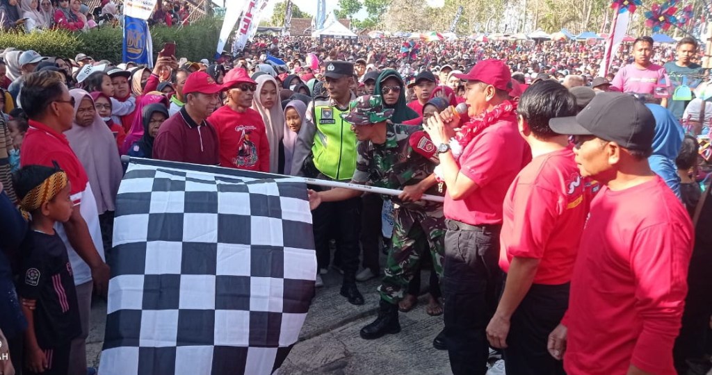 Ribuan Warga Meriahkan Jalan Sehat Kebangsaan Peringati HUT RI Dan Haornas&nbsp;2024