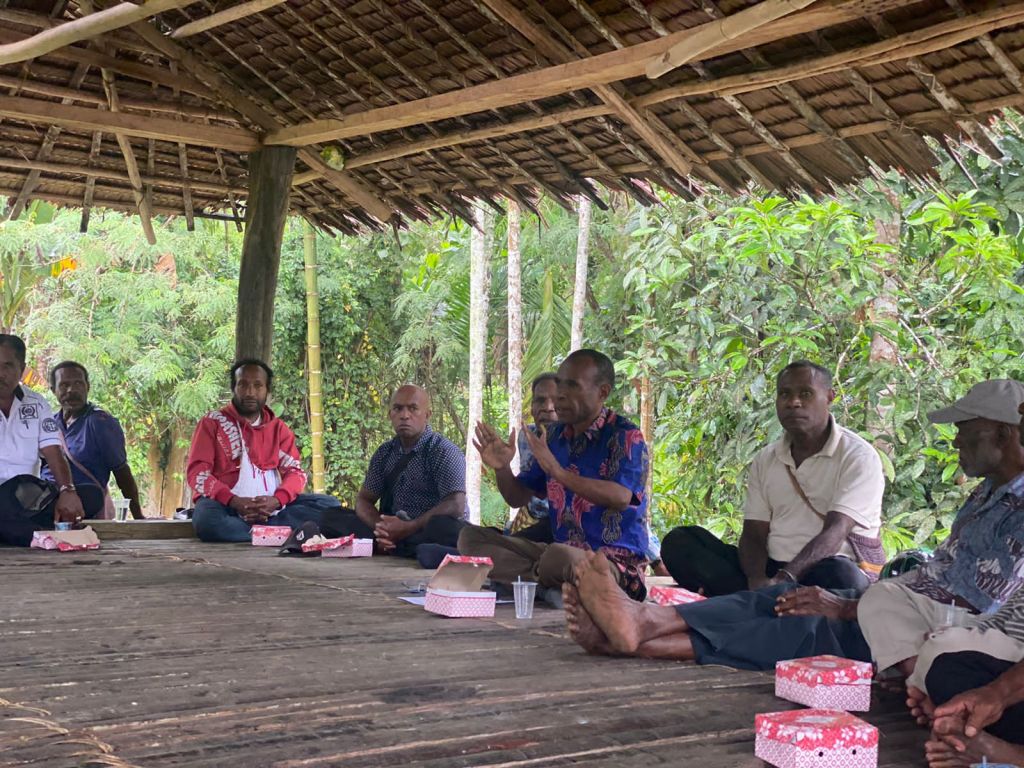 Menteri AHY Tandatangani Lukisan Sampul Buku Cerita Tanah Ulayat Hari&nbsp;Ini